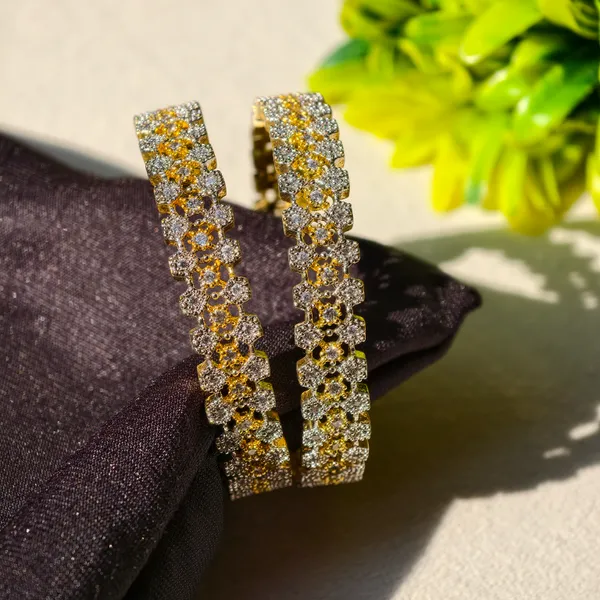 Gold_And_White_Brass_Premium_And_Elegant_Bangle_For_Women