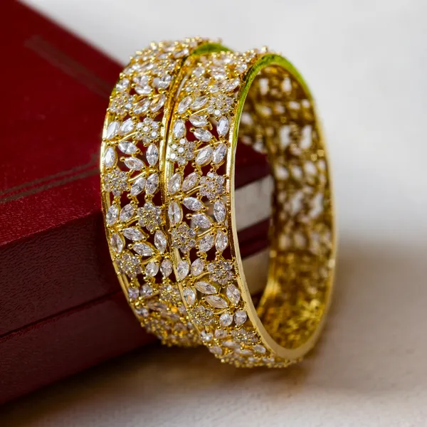 Gold_And_White_Brass_Premium_And_Elegant_Bangle_For_Women