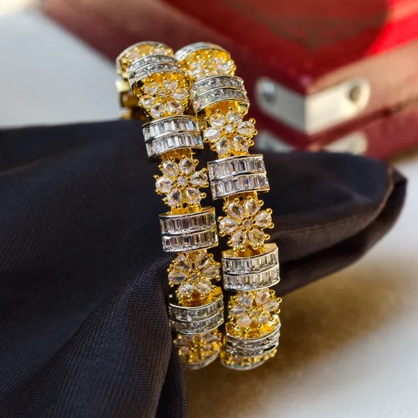 Gold_And_White_Brass_Premium_And_Elegant_Bangle_For_Women