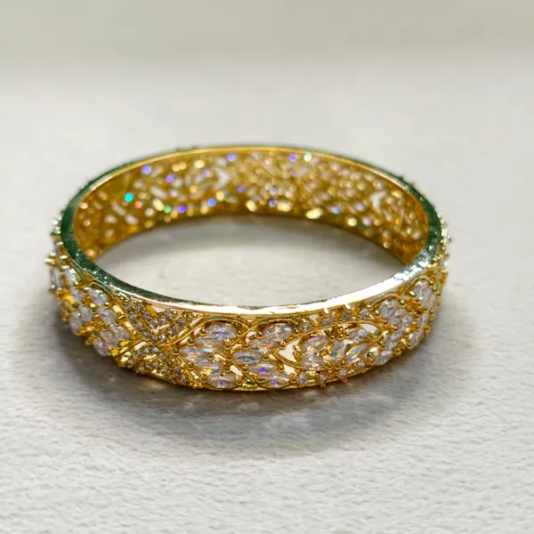 Gold_And_White_Brass_Premium_And_Elegant_Bangle_For_Women