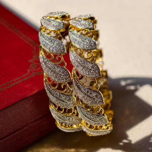 Gold_And_White_Brass_Premium_And_Elegant_Bangle_For_Women