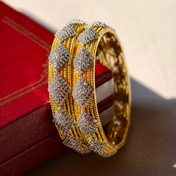 Gold_And_White_Brass_Premium_And_Elegant_Bangle_For_Women