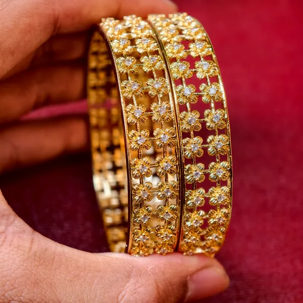 Gold_And_White_Brass_Premium_And_Elegant_Bangle_For_Women