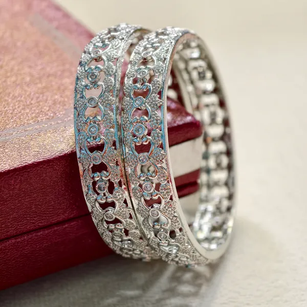 Silver_Brass_Premium_And_Elegant_Bangle_For_Women