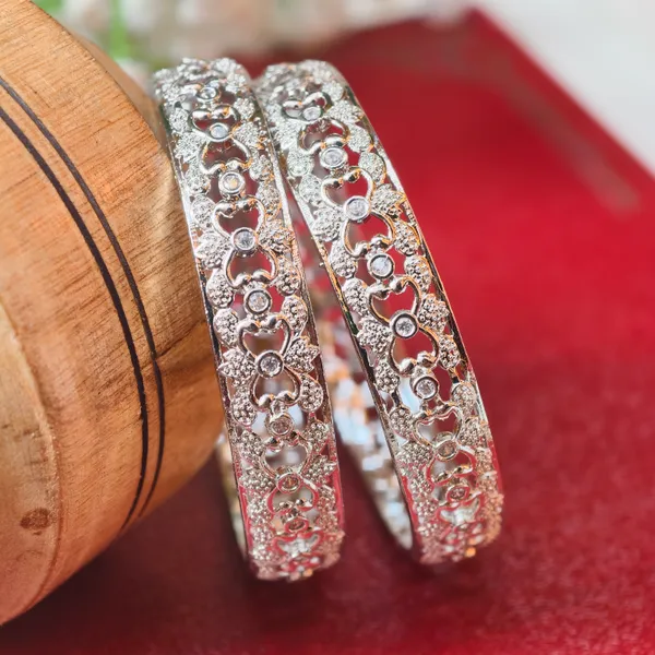 Silver_Brass_Premium_And_Elegant_Bangle_For_Women