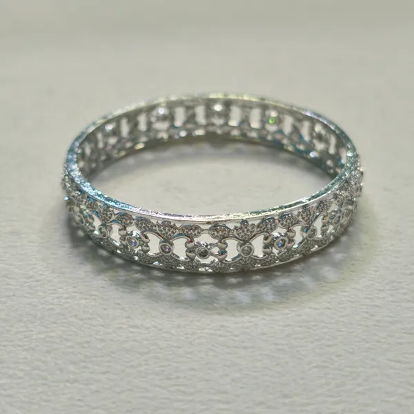 Silver_Brass_Premium_And_Elegant_Bangle_For_Women