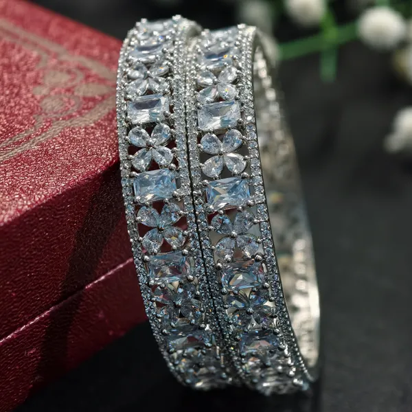 Silver_Brass_Premium_And_Elegant_Bangle_For_Women