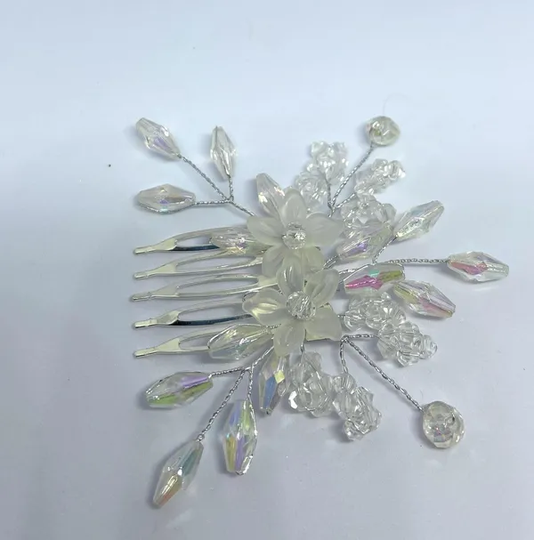 Hair_Bun_Juda_Brooch_With_Artificial_Flowers_And_Pearls