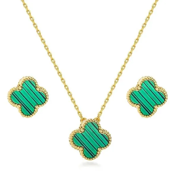 Clover_Pendant_Necklace_And_Stud_Earrings_Set
