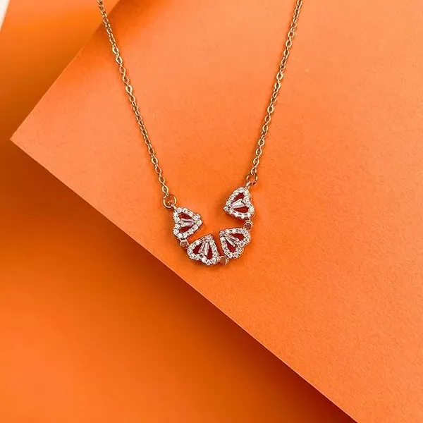 Heart_Clover_Pendant_Necklace_For_Women