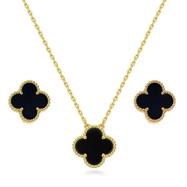 Clover_Pendant_Necklace_And_Stud_Earrings_Set