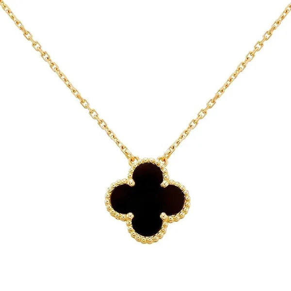 Clover_Pendant_Necklace_And_Stud_Earrings_Set