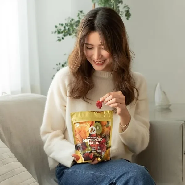 Golden_Bean_Dried_Strawberry_Slices_Sweet_Tangy_Dehydrated_Fruit_Snack