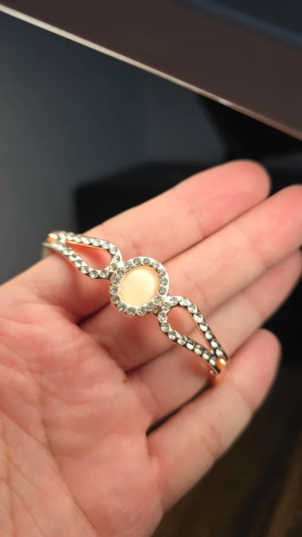 Gold_Alloy_Premium_And_Elegant_Bracelet_For_Women