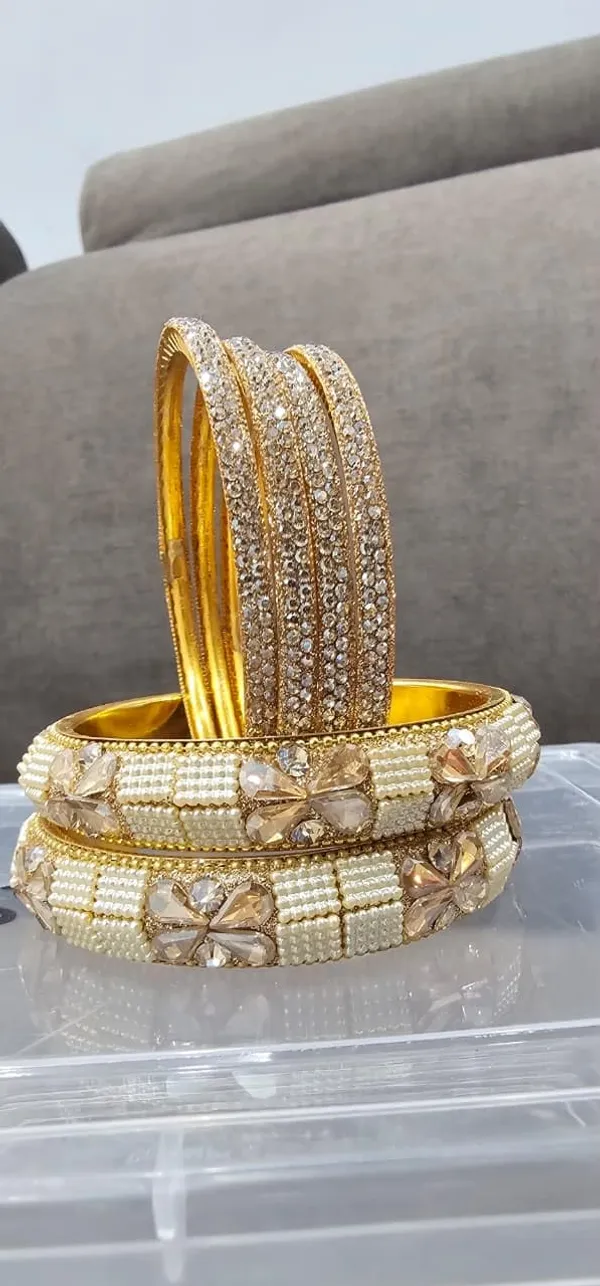 Gold_Glass_Premium_And_Elegant_Bangle_For_Women
