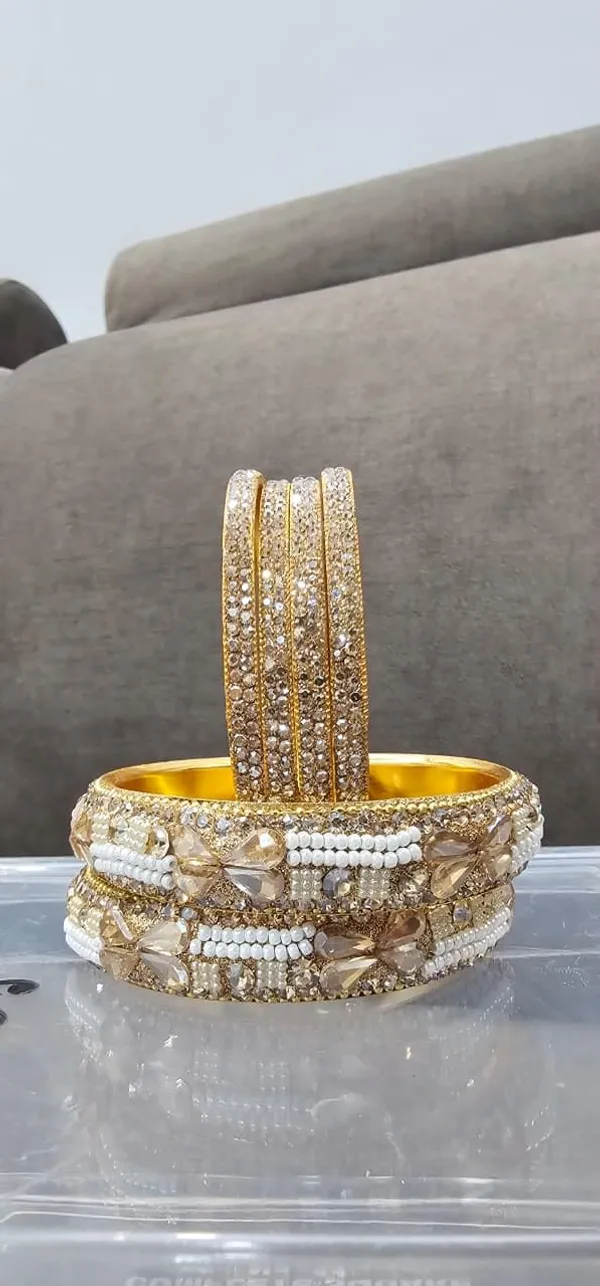 Gold_Glass_Premium_And_Elegant_Bangle_For_Women