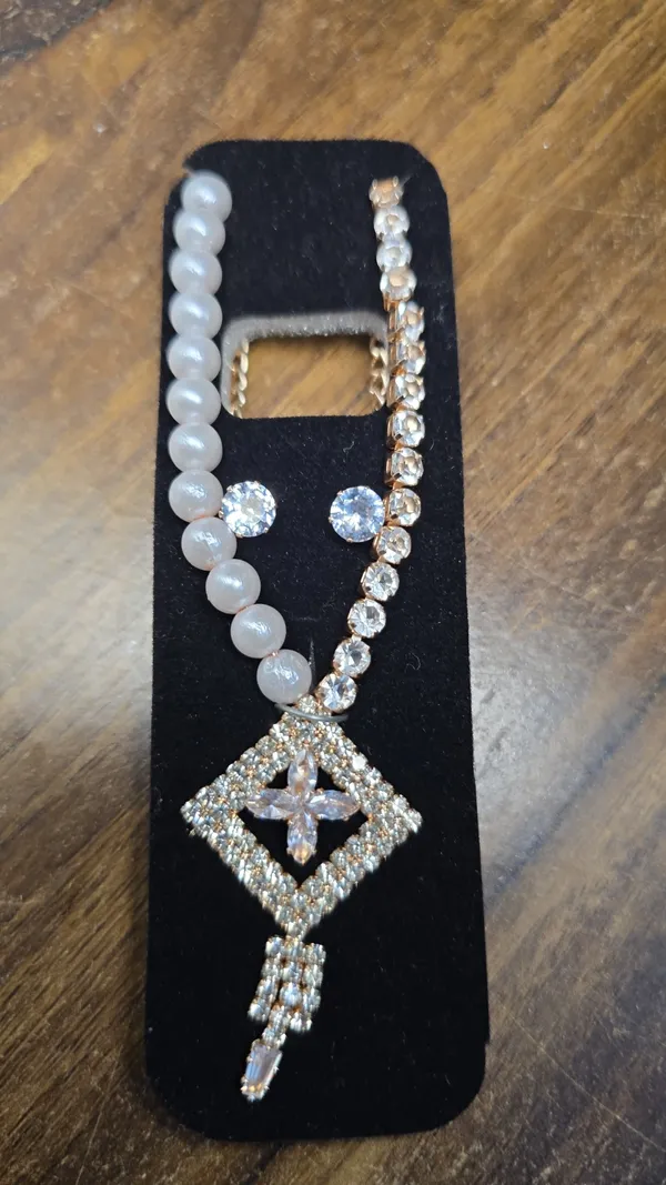White_Alloy_Premium_And_Elegant_Necklace_With_Earring_Set_For_Women