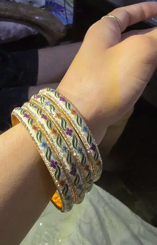 Yellow_Glass_Premium_And_Elegant_Bangles_For_Women_Set_Of_4