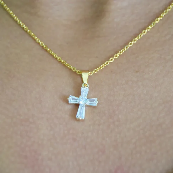 Dainty_Cross_Pendant_Necklace