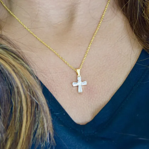Dainty_Cross_Pendant_Necklace