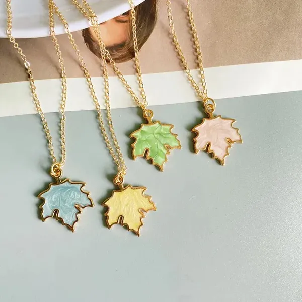 Pretty_Maple_Leaf_Charm_Pendant_Necklace_Pink