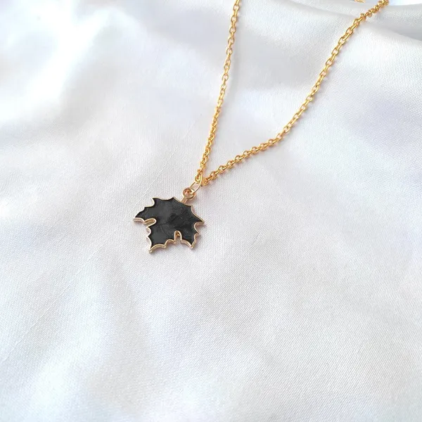 Pretty_Maple_Leaf_Charm_Pendant_Necklace_Black