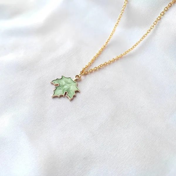 Pretty_Maple_Leaf_Charm_Pendant_Necklace_Green