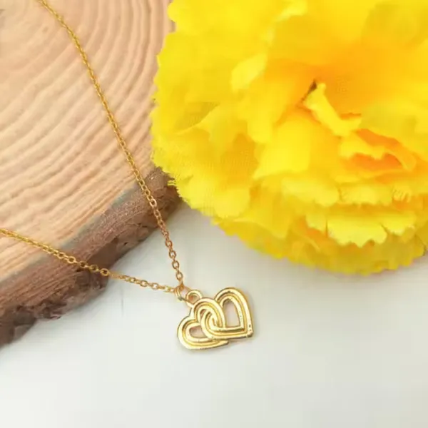 Elegant_Golden_Heart_Chain_Pendant