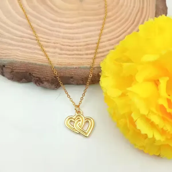 Elegant_Golden_Heart_Chain_Pendant
