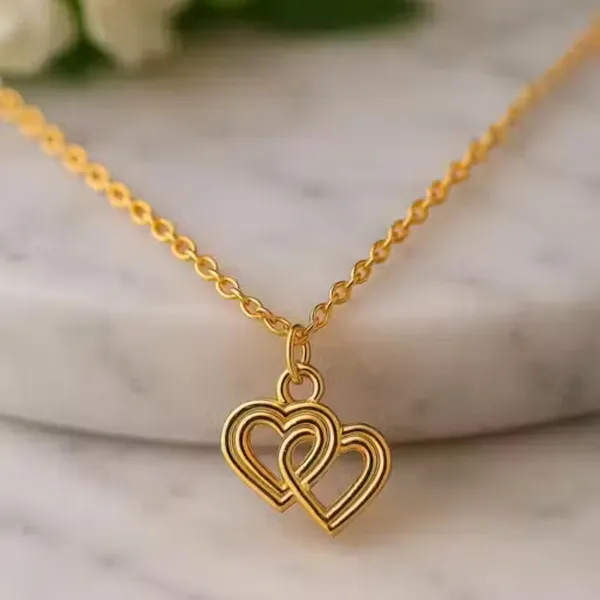 Elegant_Golden_Heart_Chain_Pendant
