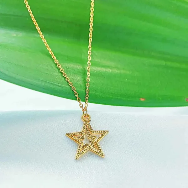 Elegant_Golden_Star_Chain_Pendant