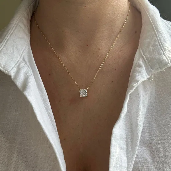 Elegant_Cushion_Cut_Diamond_Pendant_Necklace