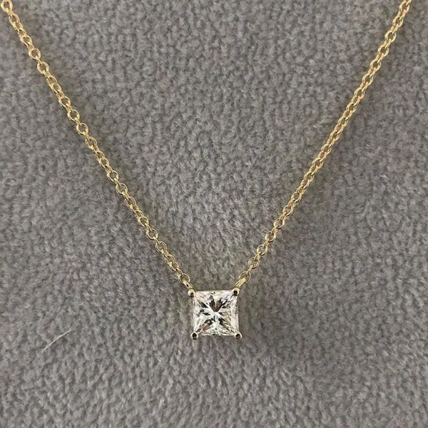 Elegant_Cushion_Cut_Diamond_Pendant_Necklace