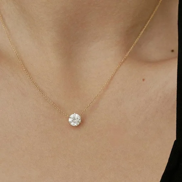 Elegant_Round_Cut_Diamond_Pendant_Necklace
