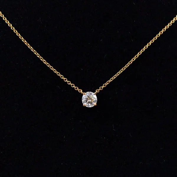 Elegant_Round_Cut_Diamond_Pendant_Necklace