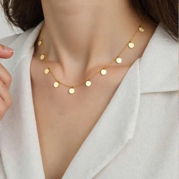 Minimal_Round_Charm_Golden_Necklace