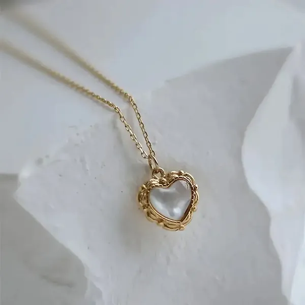 Vintage_Retro_Charm_Heart_Necklace