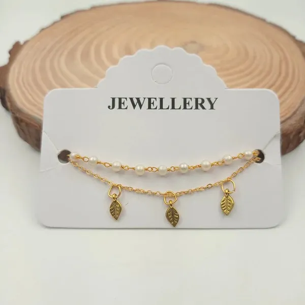 White_Pearls_Bracelet_With_Little_Leaf_Charm