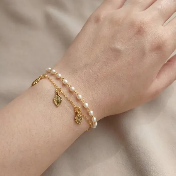 White_Pearls_Bracelet_With_Charm_Big_Leaf