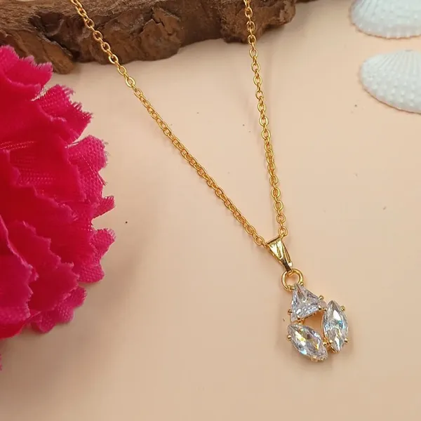 Elegant_3_Stone_Pendant_Necklace