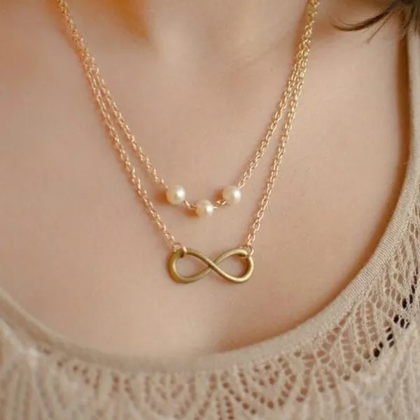Minimal_Clavicle_Golden_Chain_3_Pearl_With_Infinity_Necklace
