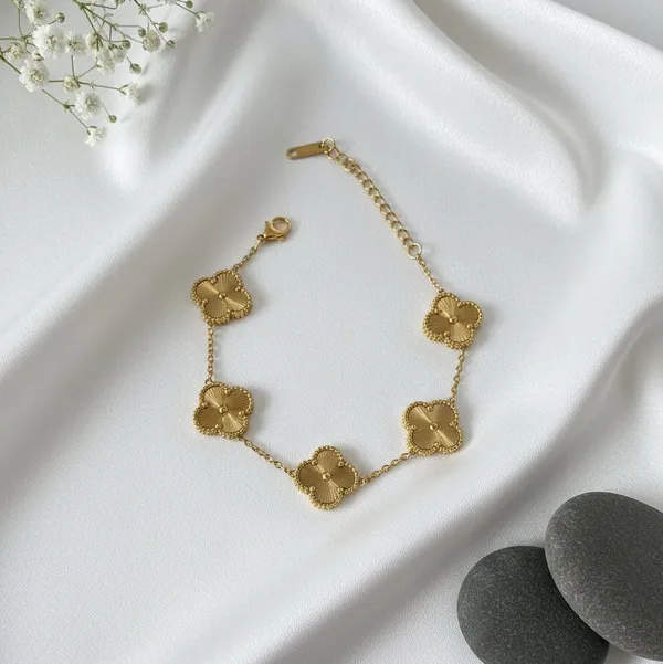 Four_Leaf_Clover_Bracelet_For_Women_Golden