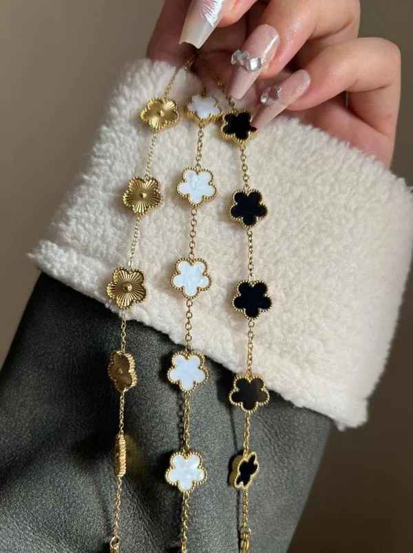 Four_Leaf_Clover_Bracelet_For_Women_Golden