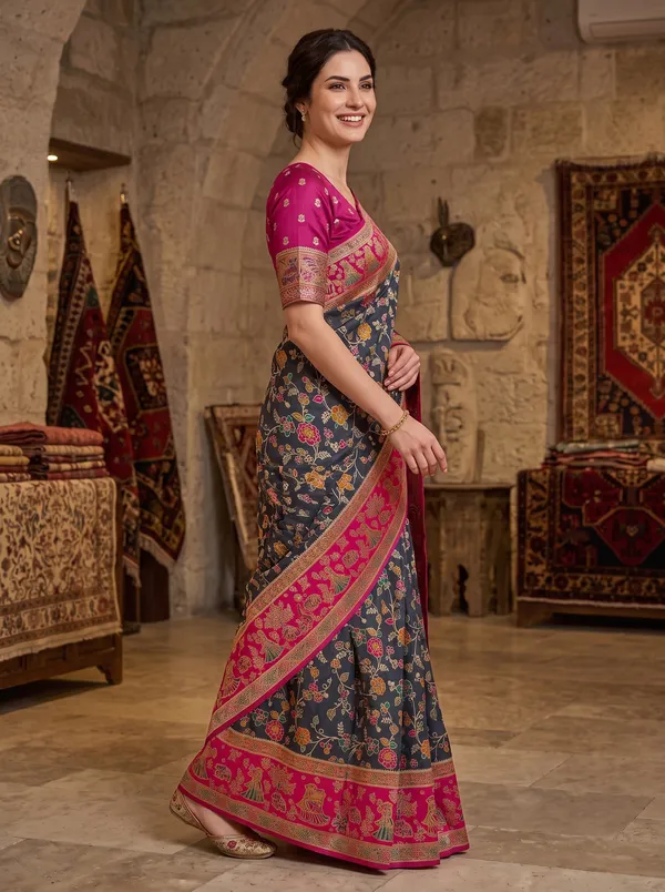 Black_Pashmina_Banarasi_Silk_Saree_with_Magenta_Border_&_Jacquard_Weaving