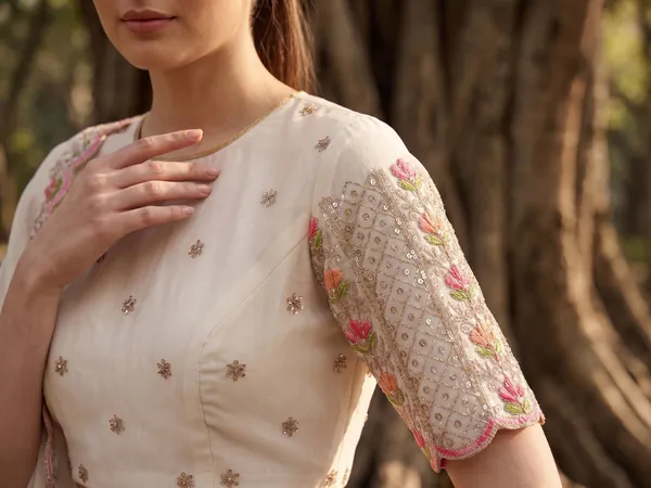 Off_White_Ready-to-Wear_Georgette_Saree_with_Beads_&_Sequin_Embroidery_Work