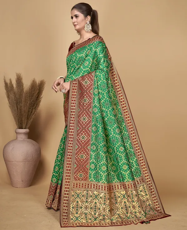 Green_Banarasi_Silk_Blend_Self_Design_Jacquard_Saree_For_Women_|_With_Blouse_Piece