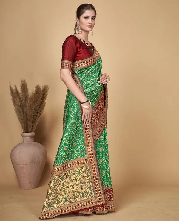 Green_Banarasi_Silk_Blend_Self_Design_Jacquard_Saree_For_Women_|_With_Blouse_Piece