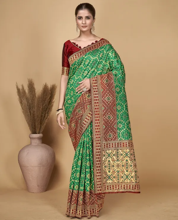 Green_Banarasi_Silk_Blend_Self_Design_Jacquard_Saree_For_Women_|_With_Blouse_Piece