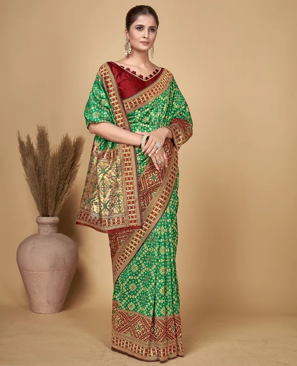 Green_Banarasi_Silk_Blend_Self_Design_Jacquard_Saree_For_Women_|_With_Blouse_Piece