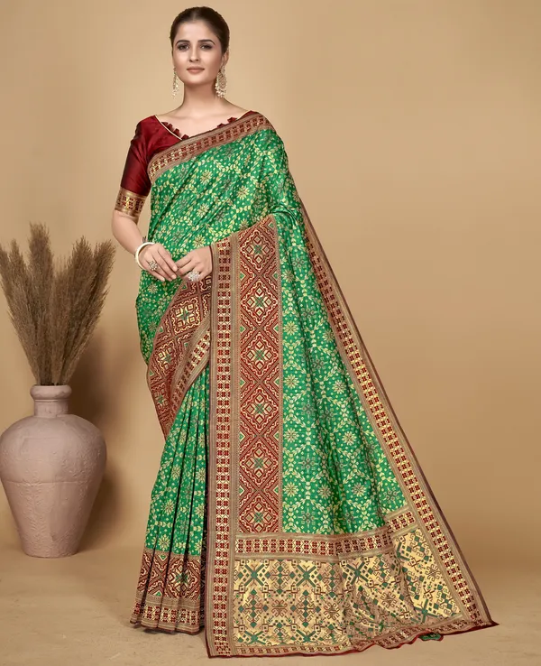Green_Banarasi_Silk_Blend_Self_Design_Jacquard_Saree_For_Women_|_With_Blouse_Piece